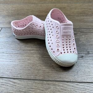 Native Jefferson Youth Slip-On Outdoor Shoes, EVA, Pink/White, Size 6 Toddler